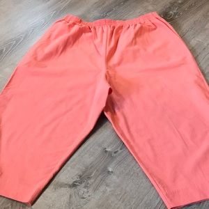 ⭐️ Alfred Dunner~~Elastic Waist Capris~~⭐️